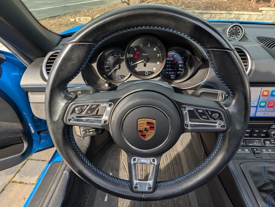 2022 Porsche - Image 13 of 20