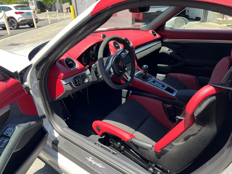 2022 Porsche 718 Boxster Spyder - Image 3 of 4