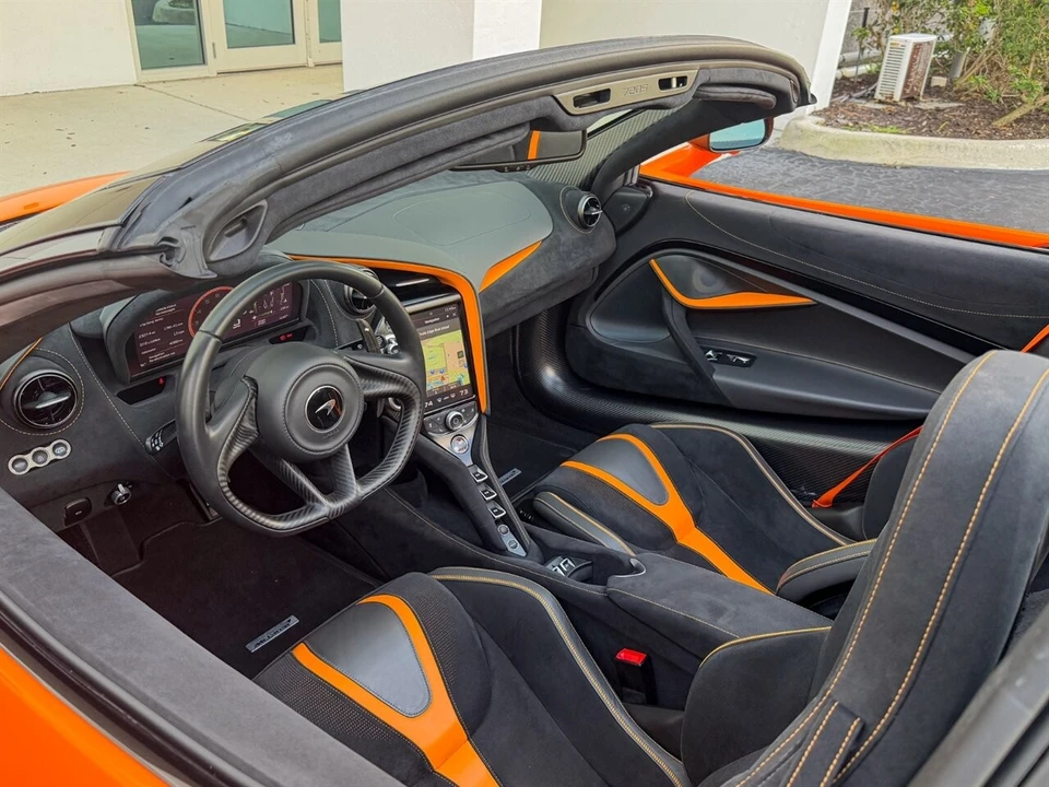 2022 McLaren 720S Spider - Image 2 of 4