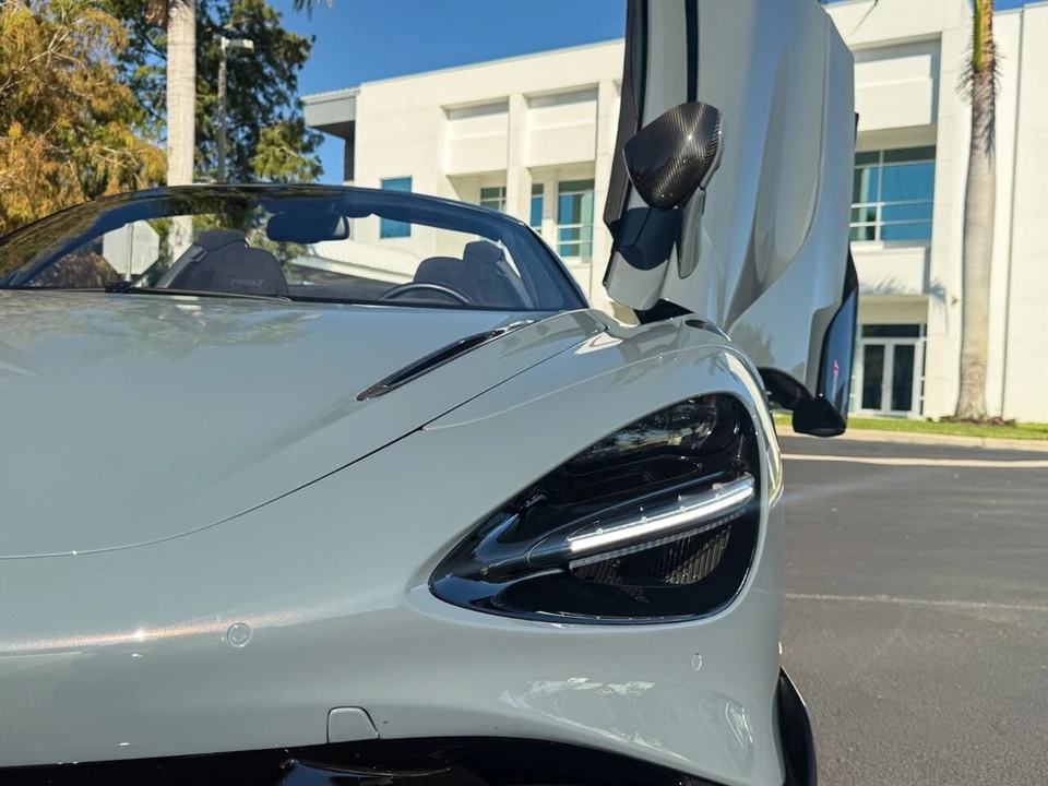 2022 McLaren 765LT Spider - Image 3 of 4