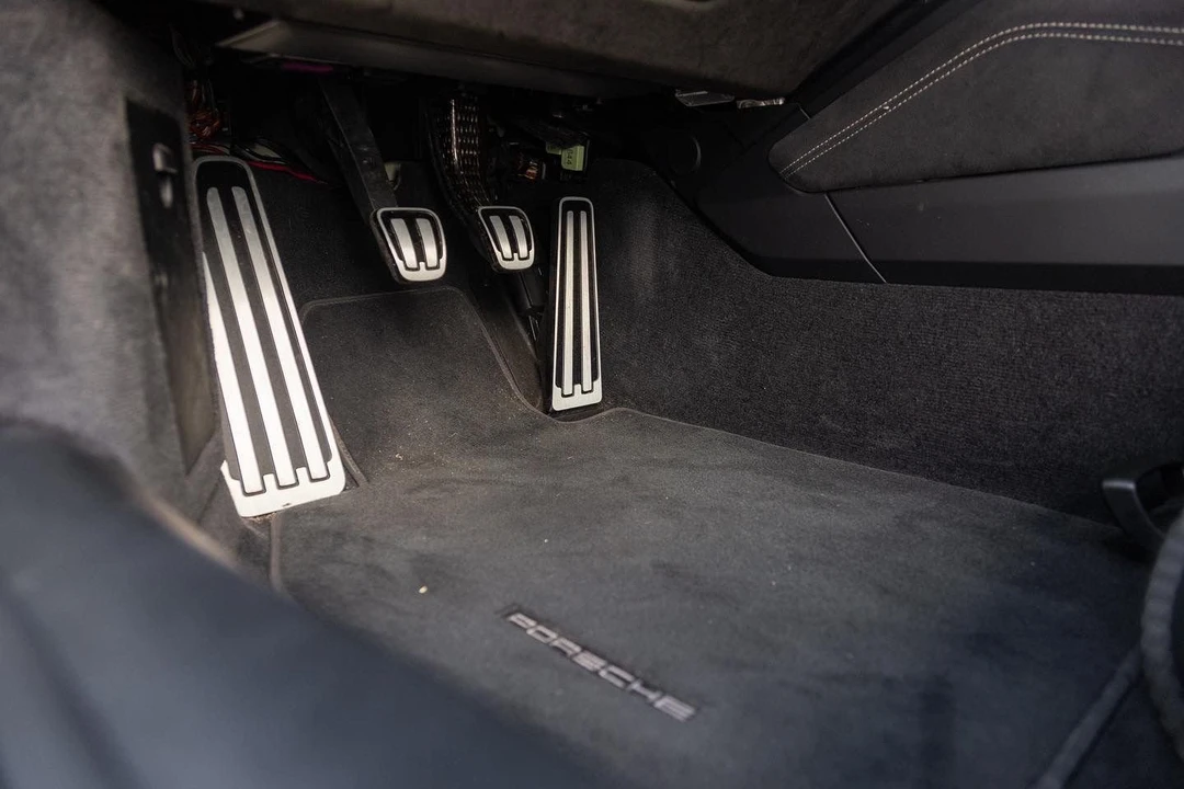 2022 Porsche 992 GT3 - Image 17 of 20