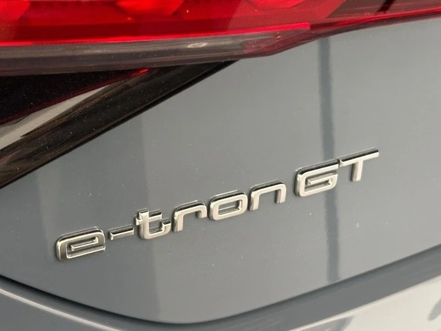 2022 Audi e-tron GT - Image 14 of 21