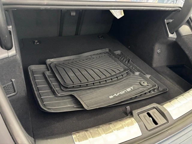 2022 Audi e-tron GT - Image 15 of 21