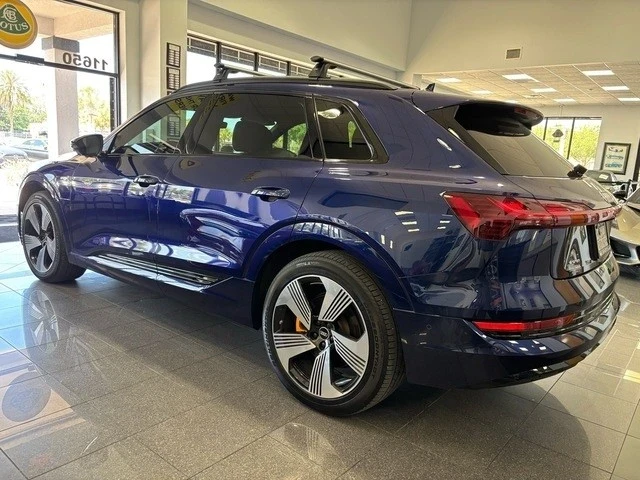 2022 Audi e-tron - Image 2 of 12