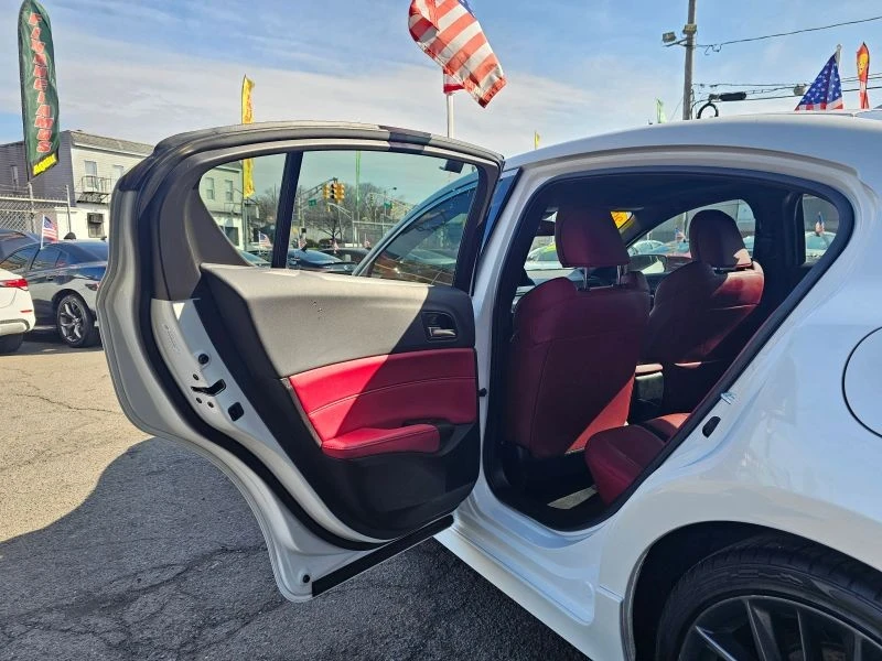 2022 Acura ILX - Image 10 of 12