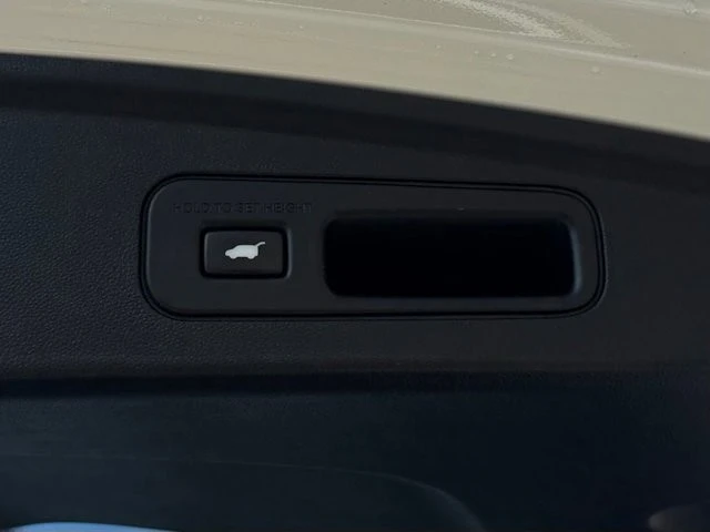 2022 Acura MDX 4th Gen - Image 11 of 21