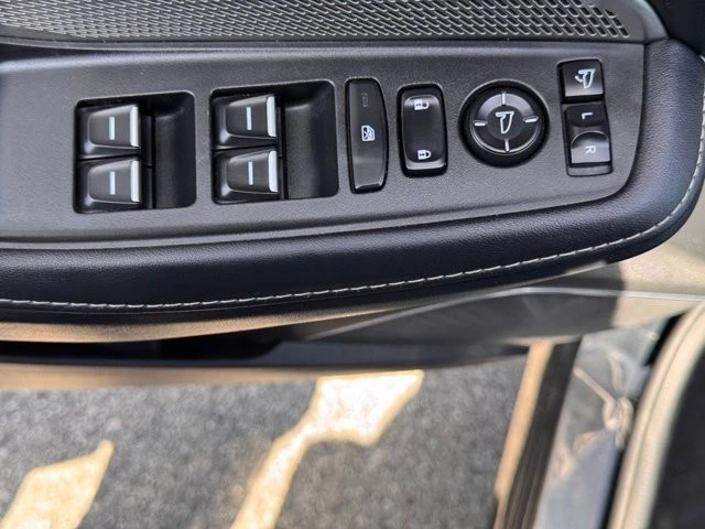 2022 Acura MDX 4th Gen - Image 17 of 21
