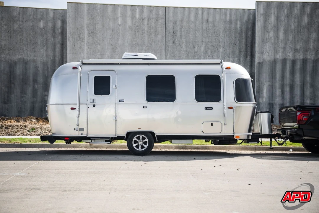 2022 Airstream - Image 5 of 12