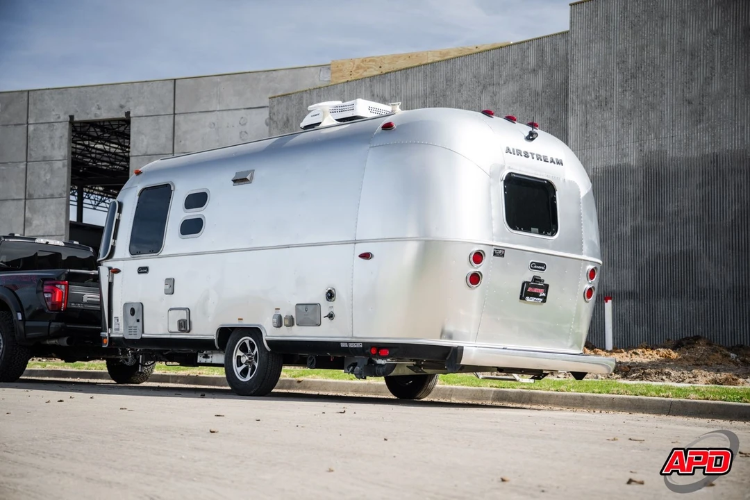 2022 Airstream - Image 9 of 12