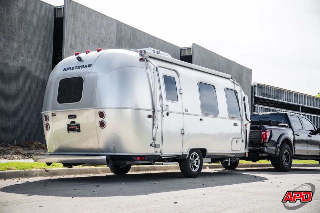 2022 Airstream - Image 3 of 12