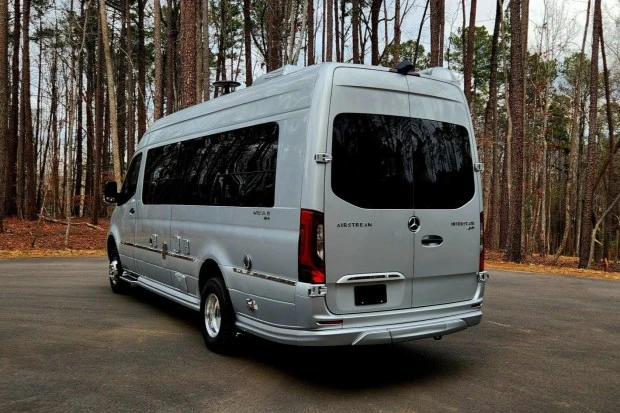 2022 Airstream - Image 2 of 8