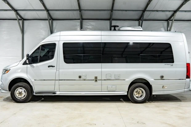 2022 Airstream - Image 3 of 8