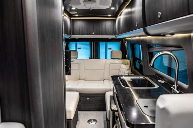 2022 Airstream - Image 6 of 8