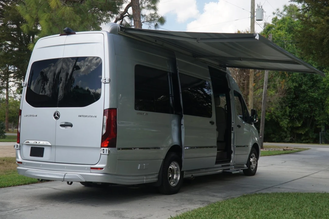 2022 Mercedes-Benz VS30 Sprinter - Image 2 of 9