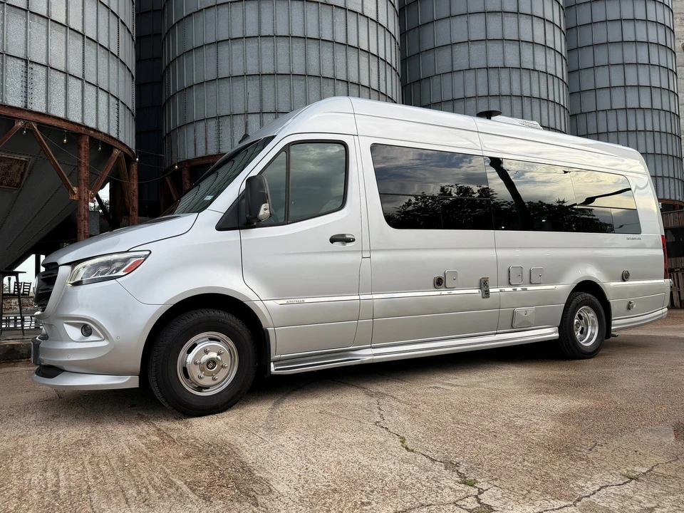2022 Airstream - Image 5 of 31