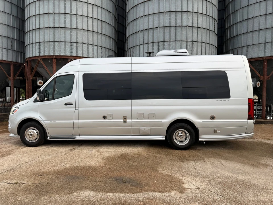 2022 Airstream - Image 6 of 31
