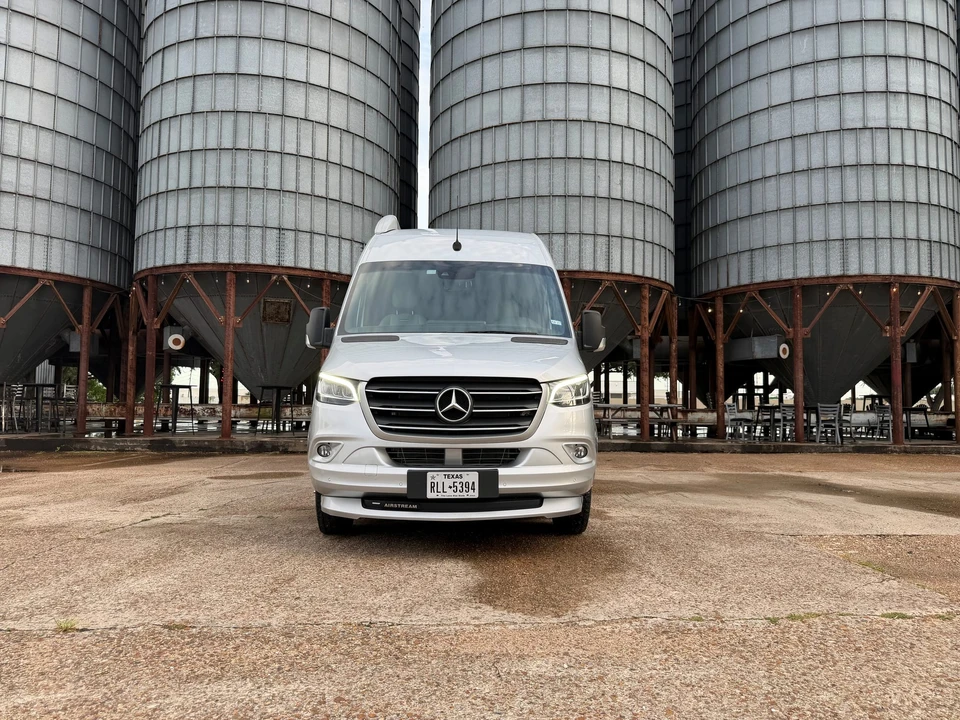 2022 Airstream - Image 3 of 31