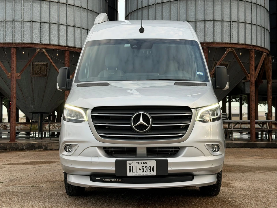 2022 Airstream - Image 2 of 31