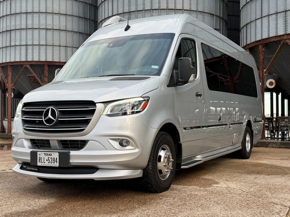 2022 Airstream - Image 4 of 31