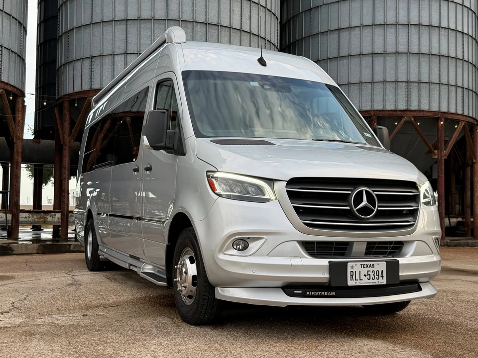 2022 Airstream - Image 18 of 31