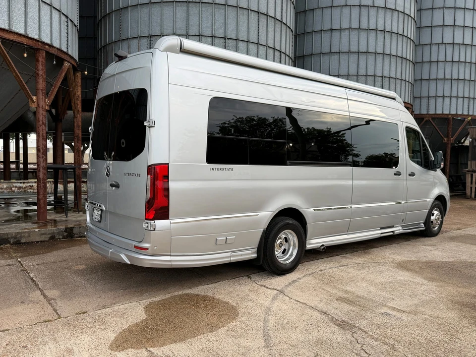2022 Airstream - Image 15 of 31