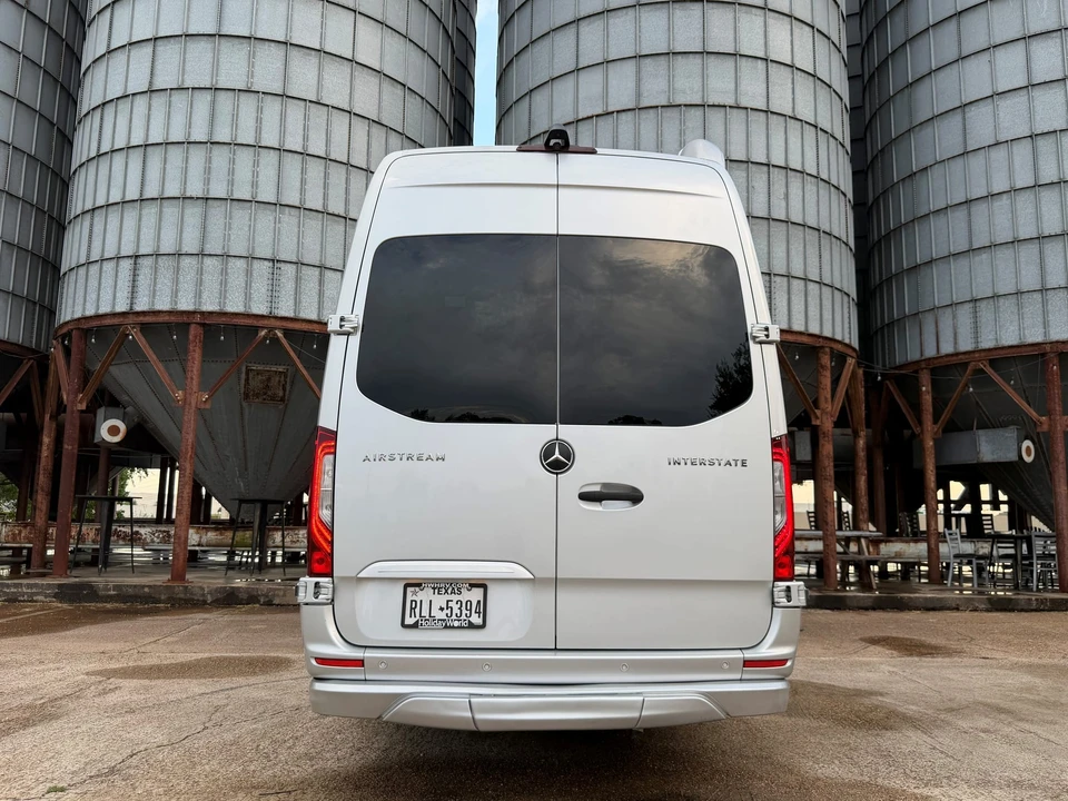 2022 Airstream - Image 11 of 31