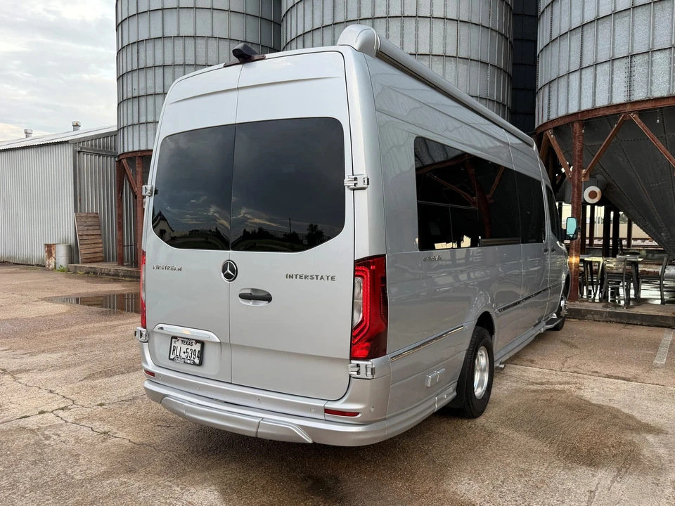 2022 Airstream - Image 12 of 31