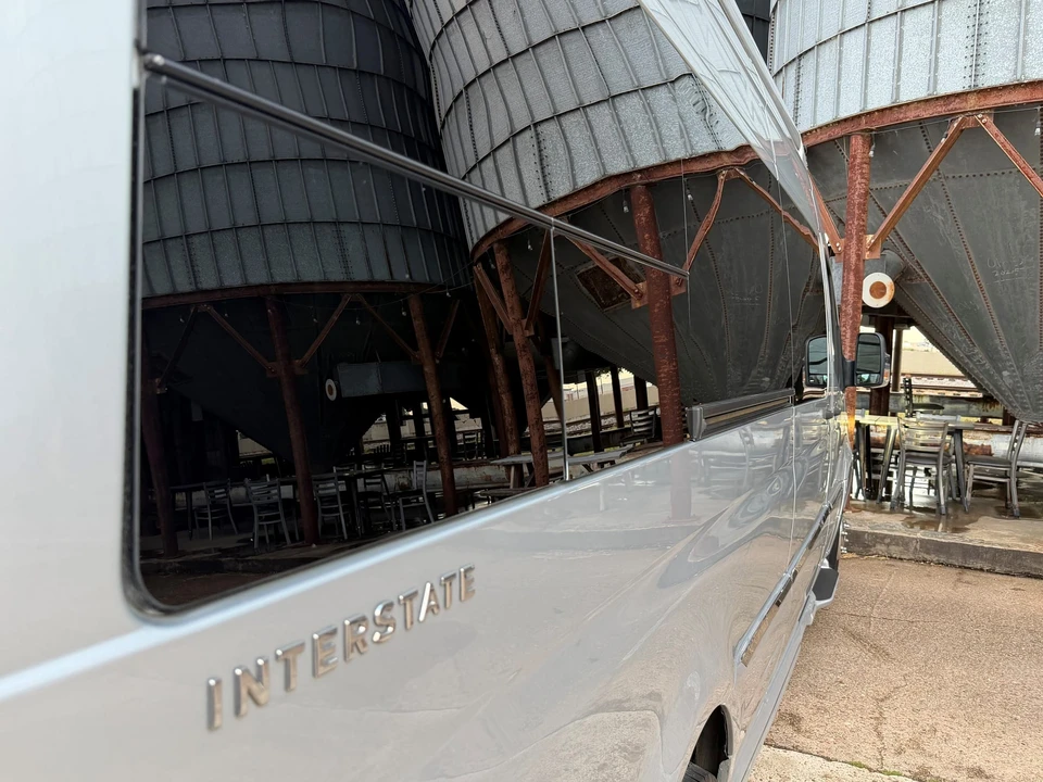 2022 Airstream - Image 27 of 31