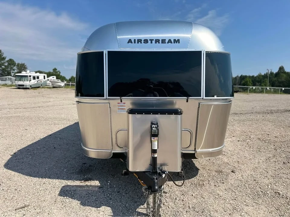 2022 Airstream - Image 2 of 19