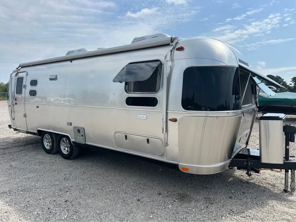2022 Airstream - Image 6 of 19