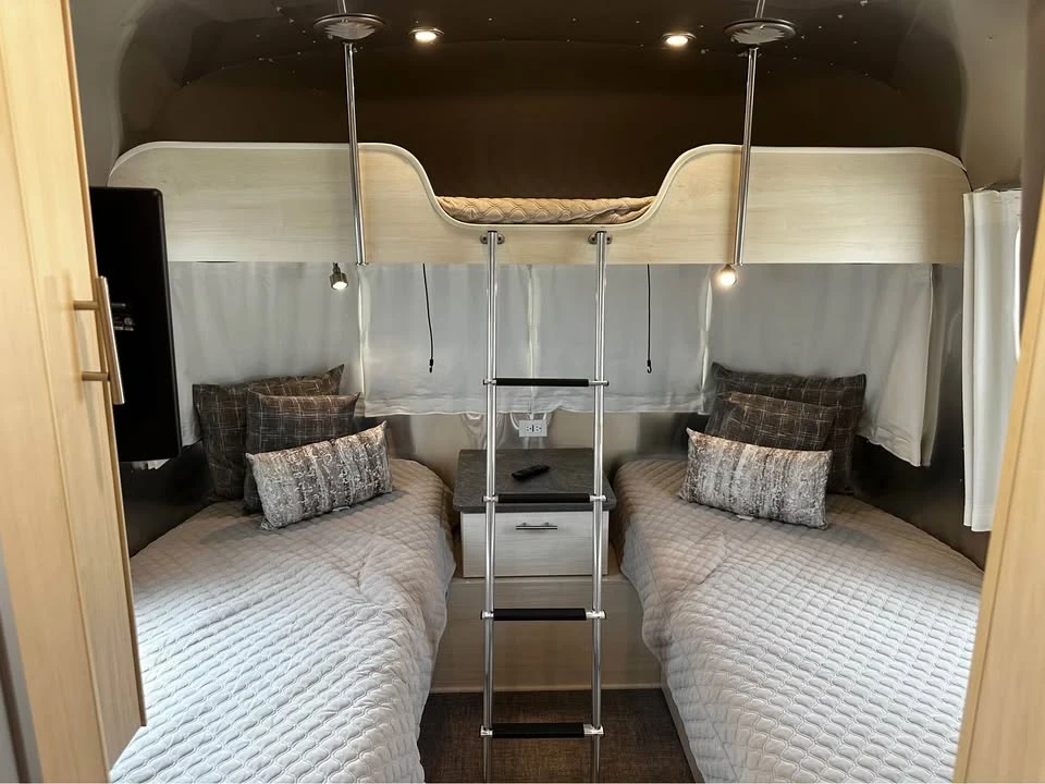 2022 Airstream - Image 18 of 19