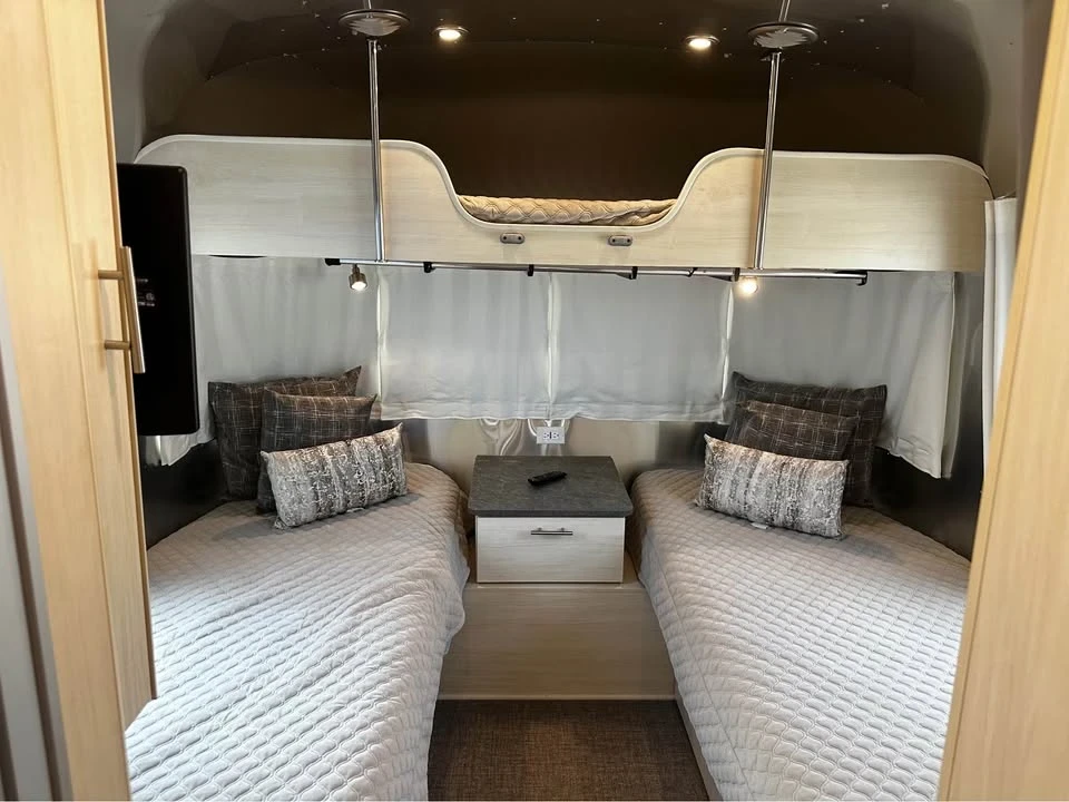 2022 Airstream - Image 17 of 19