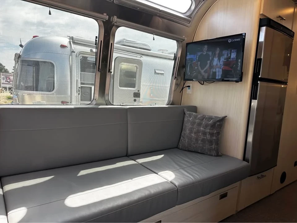 2022 Airstream - Image 8 of 19