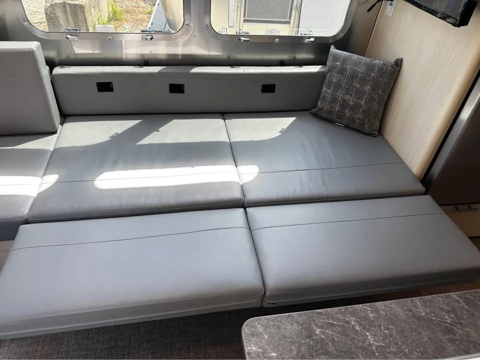 2022 Airstream - Image 10 of 19