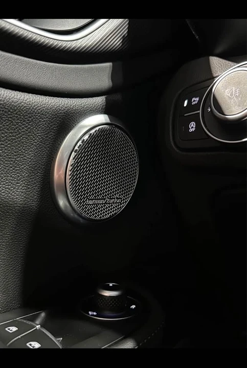 2022 Alfa Romeo Giulia - Image 11 of 16