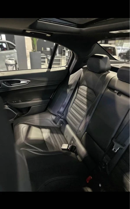 2022 Alfa Romeo Giulia - Image 15 of 16