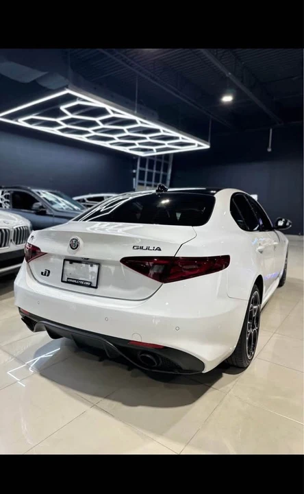 2022 Alfa Romeo Giulia - Image 4 of 16