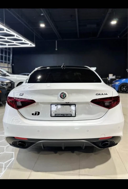 2022 Alfa Romeo Giulia - Image 5 of 16