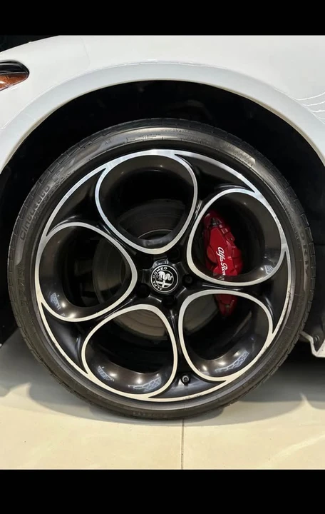 2022 Alfa Romeo Giulia - Image 8 of 16