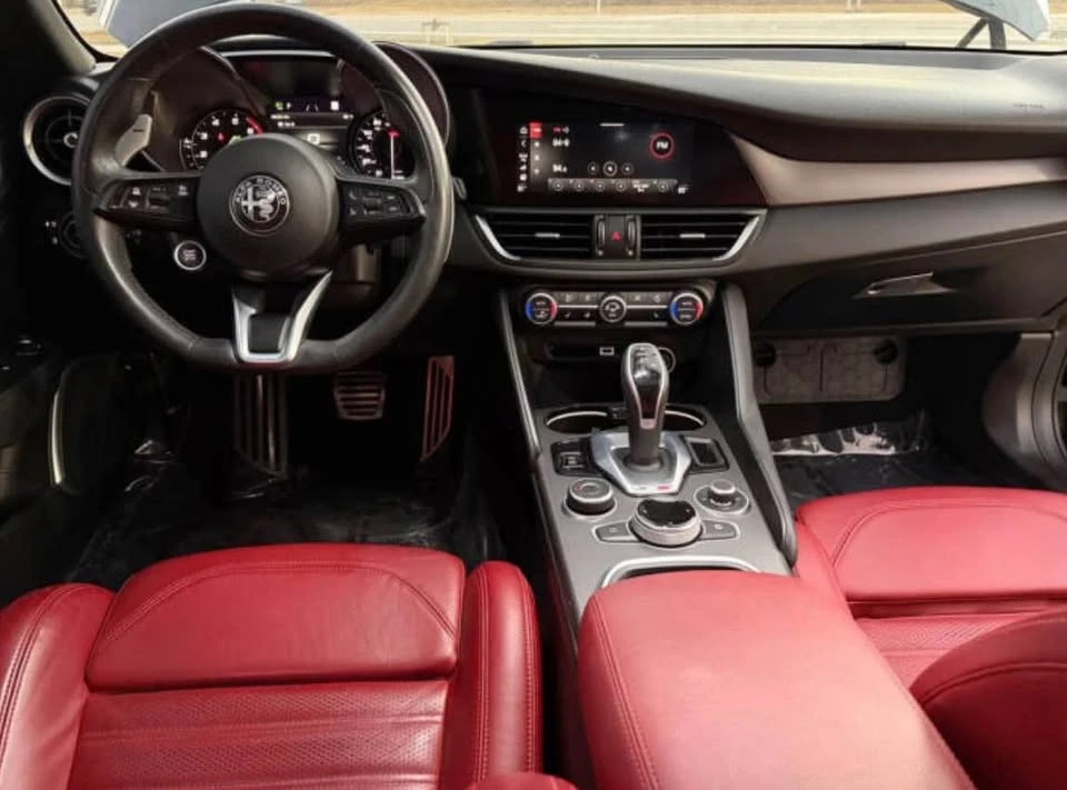 2022 Alfa Romeo Giulia - Image 6 of 8