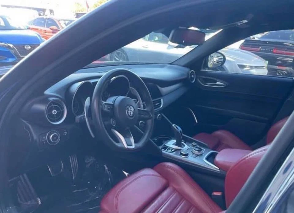 2022 Alfa Romeo Giulia - Image 7 of 8