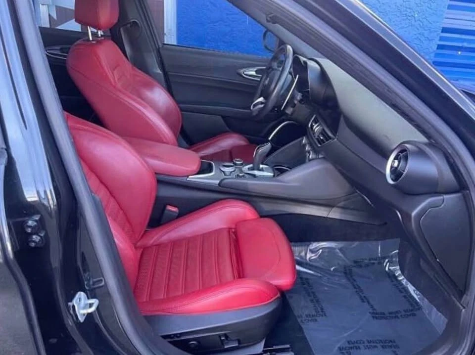 2022 Alfa Romeo Giulia - Image 5 of 8