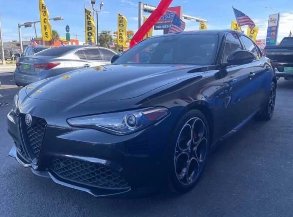 2022 Alfa Romeo Giulia - Image 2 of 8