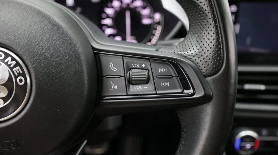 2022 Alfa Romeo Giulia - Image 20 of 20