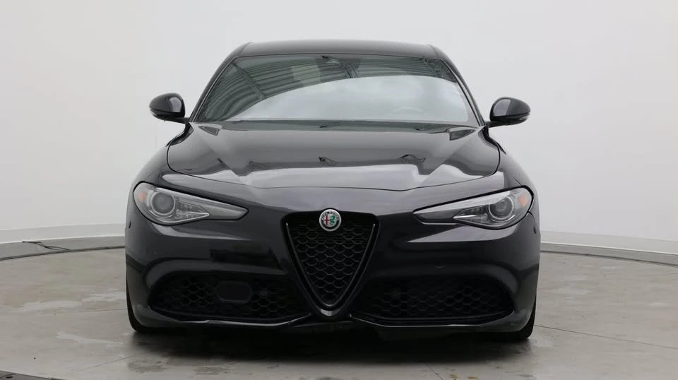 2022 Alfa Romeo Giulia - Image 2 of 20