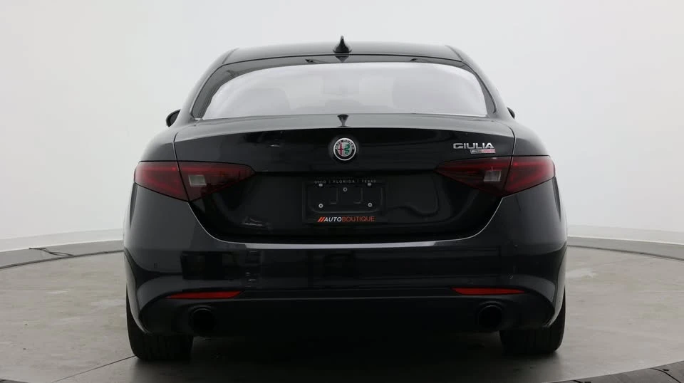 2022 Alfa Romeo Giulia - Image 7 of 20