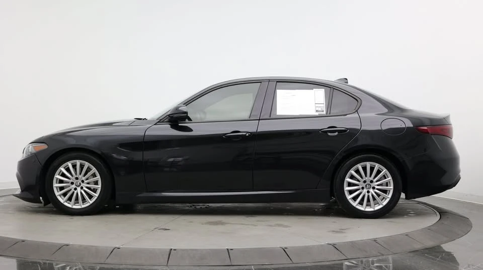 2022 Alfa Romeo Giulia - Image 6 of 20