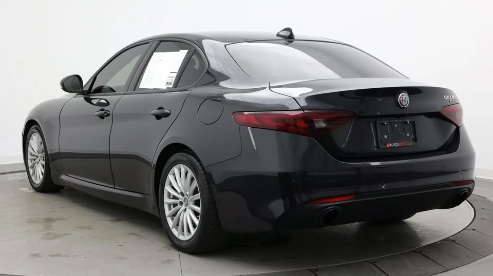 2022 Alfa Romeo Giulia - Image 5 of 20