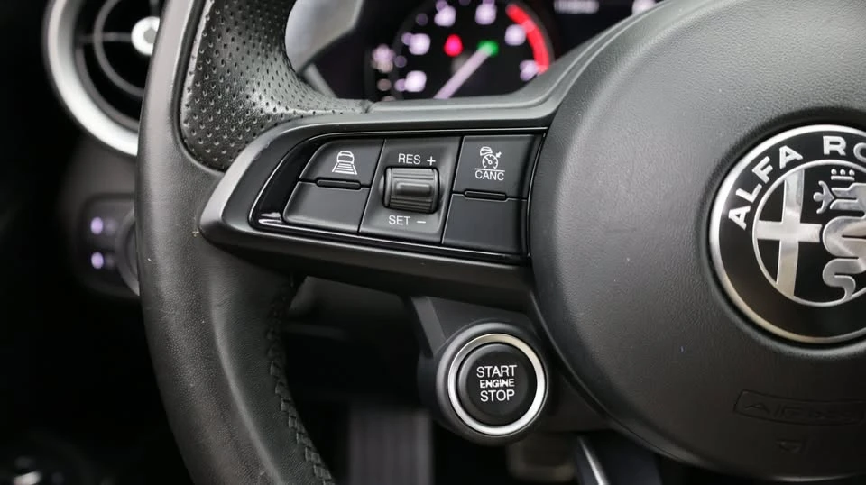 2022 Alfa Romeo Giulia - Image 19 of 20
