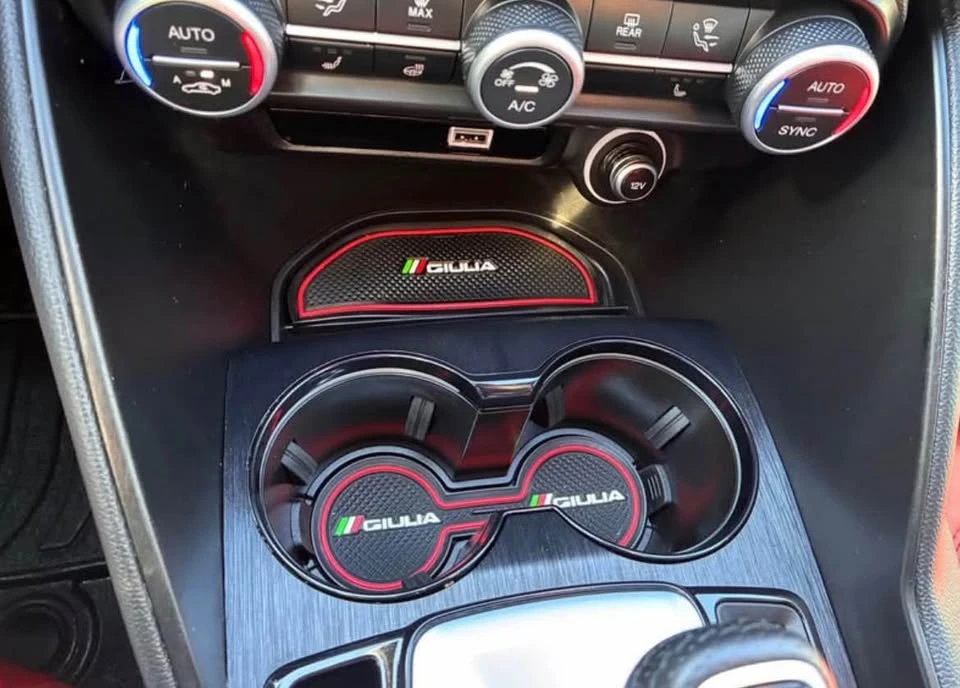 2022 Alfa Romeo Giulia - Image 9 of 10